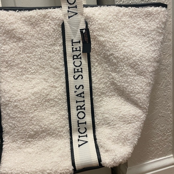 Victoria’s Secret bag - Picture 3 of 4